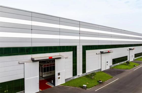 দীর্ঘ জীবনকাল স্টিলের কাঠামো কাঠামো কাস্টমাইজযোগ্য আকার এবং বিন্যাস সহ গুদাম নির্মাণ