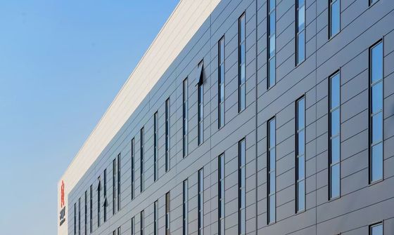 রোল আপ ডোর এবং ফায়ারপ্রুফ রক উল ক্ল্যাডিং সিস্টেম সহ শিল্প ইস্পাত কাঠামো গুদাম