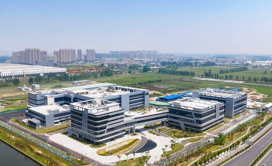 রোল আপ ডোর এবং ফায়ারপ্রুফ রক উল ক্ল্যাডিং সিস্টেম সহ শিল্প ইস্পাত কাঠামো গুদাম